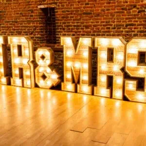 Mr And Mrs Rustic Brown 4FT